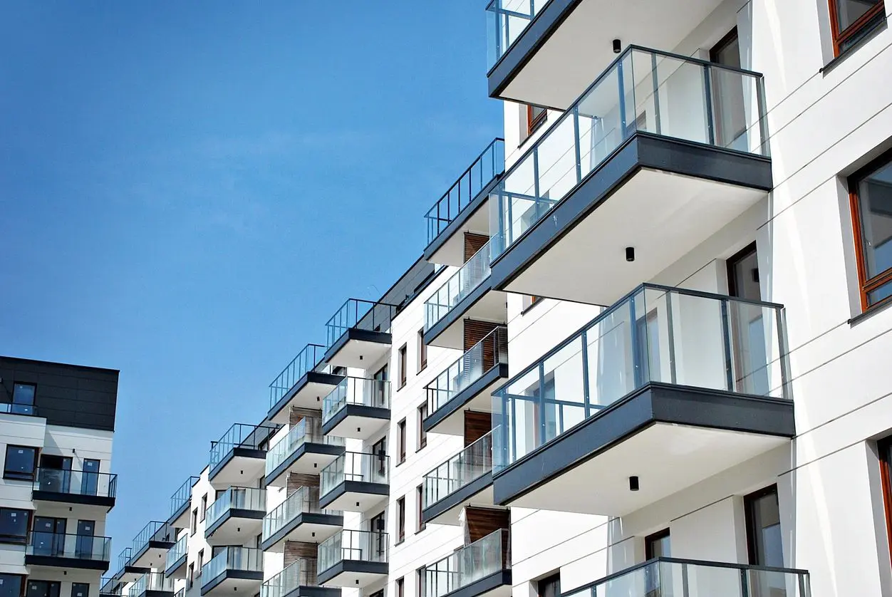 fm=f_owAoK80 A row of balconies on the side of a building.